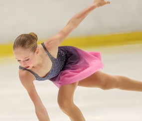 开元棋牌下载-俄罗斯球员精彩弧线球,轻松进球视频