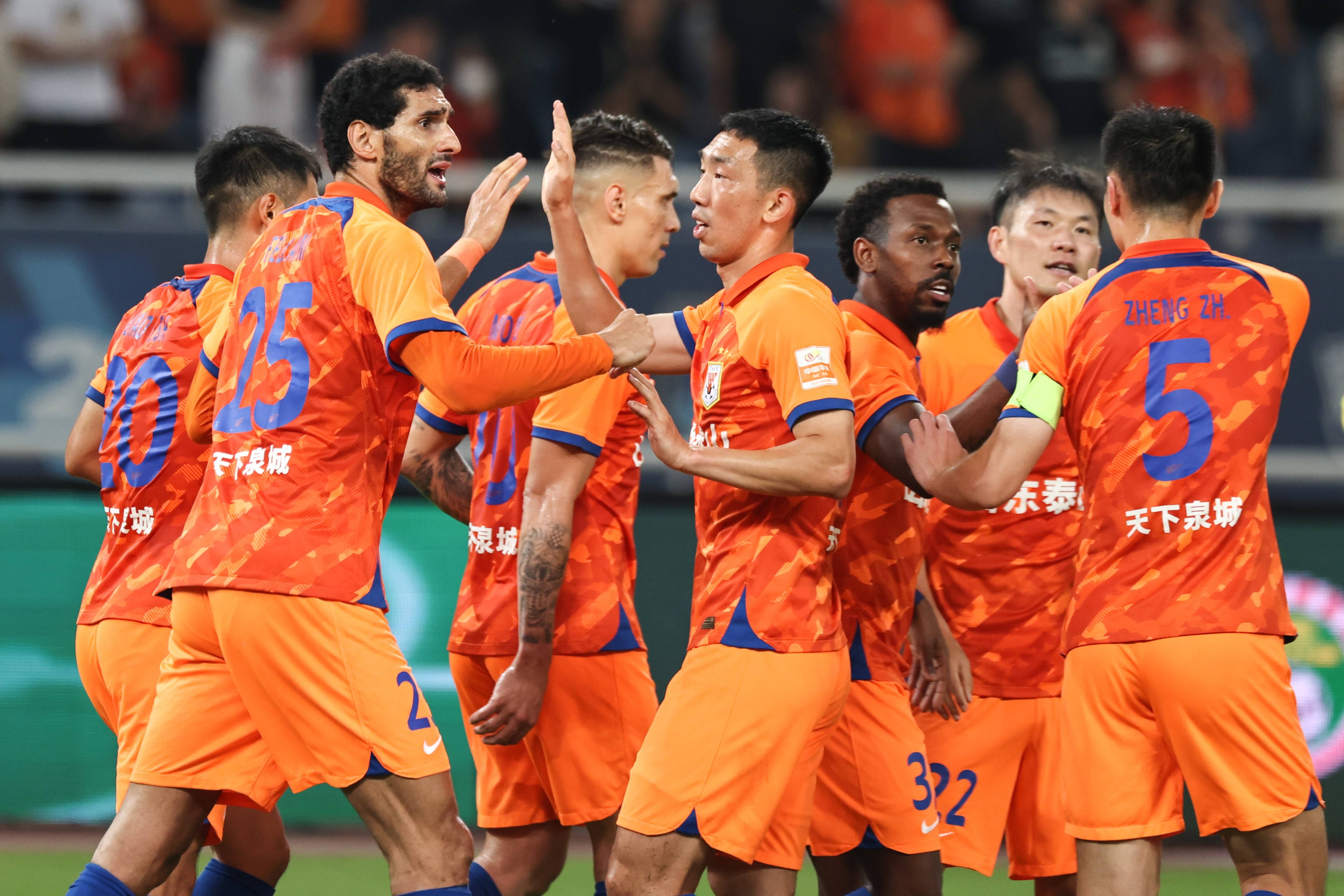 济南泰山实力逐渐恢复，球队冲击亚冠资格(济南泰山队队徽)