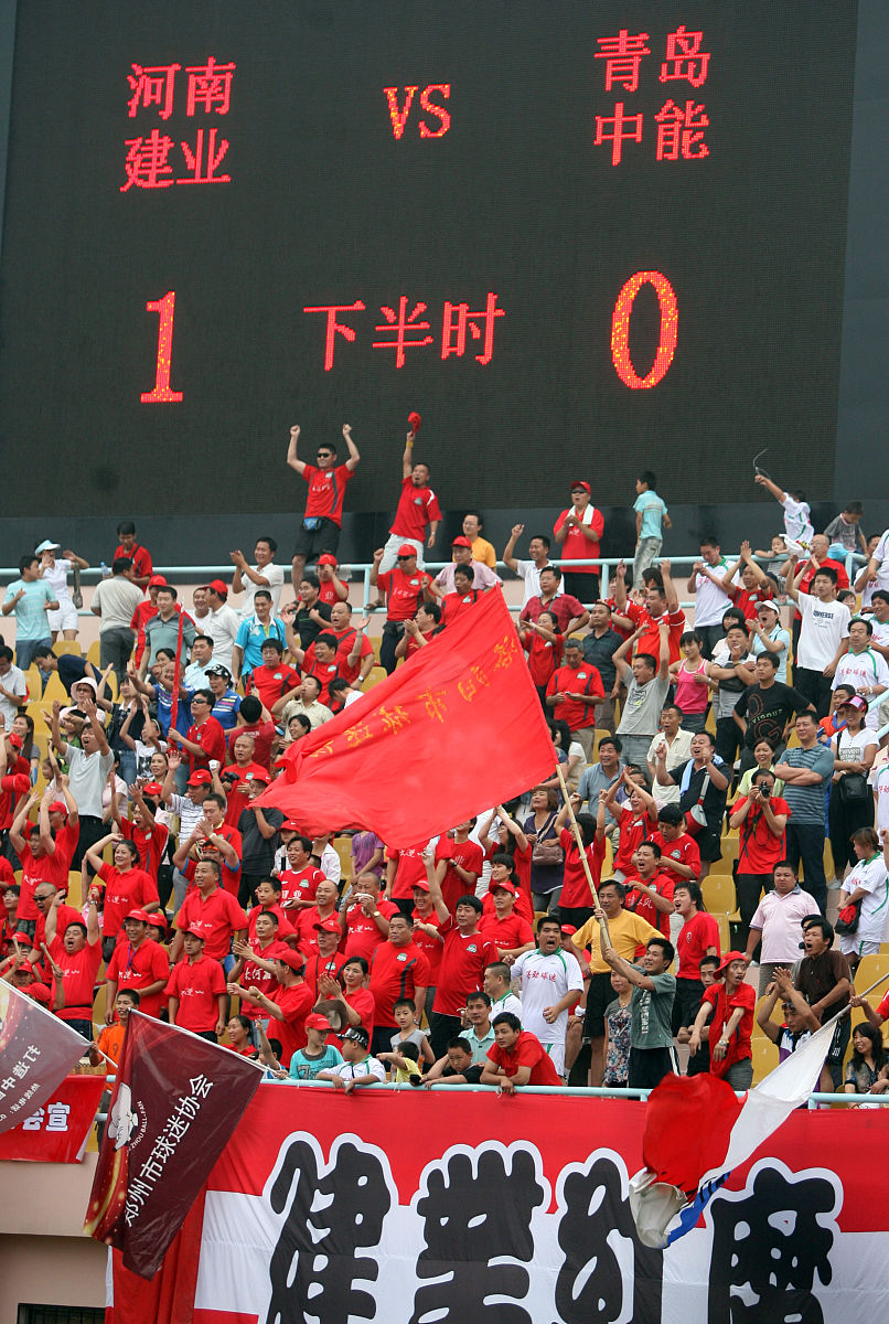 关于广州队员密集防守，成功守住对手取得胜利的信息